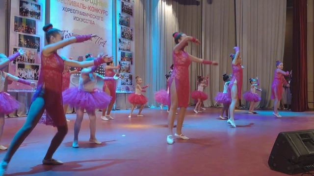 Феерия "Лучшей маме" танец смотреть онлайн