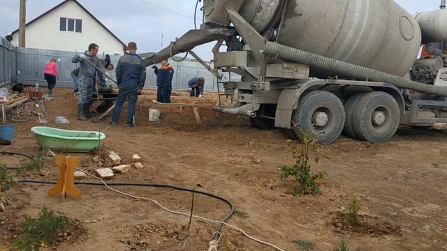 Заливка фундамента своими руками. Советы и ошибки. Как построить дом? смотреть онлайн