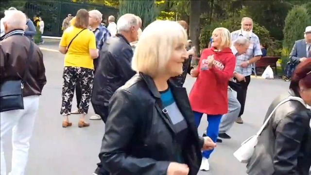 А ТЫ ЛЮБОВЬ МОЯ ПЕРВАЯ!!! 10 сентября 2023 ХАРЬКОВ ТАНЦЫ В ПАРКЕ смотреть онлайн