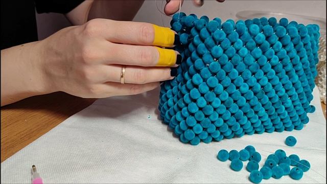 Сумочка из бархатных бусин. смотреть онлайн