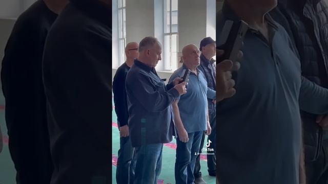 АФГАНЦЫ ТУРИСТЫ В ДЖУМА МЕЧЕТИ смотреть онлайн