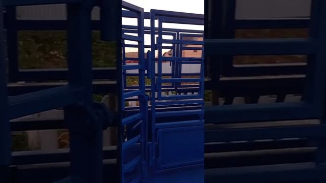 Фиксатор для крс,  лошадей.  Раскол для крс,  лошадей