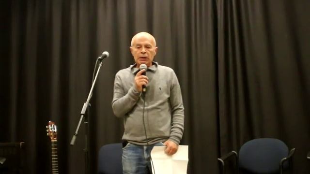 1. Игорь Бяльский открывает вечер. На презентации 57-58 номера ИЖ в Иерусалиме смотреть онлайн