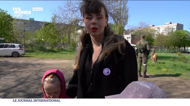 Ukraine : à Marioupol avec ceux qui restent смотреть онлайн