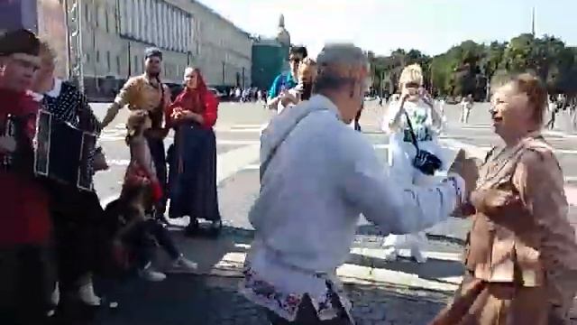 Русские пляски на Дворцовой площади 9 августа 2017 г. смотреть онлайн