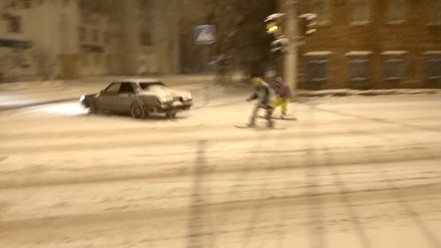 Кострома. Сноубординг на дороге смотреть онлайн