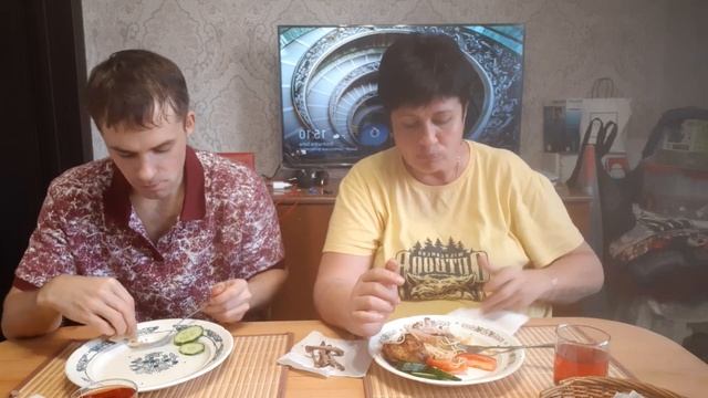 МУКБАНГ! 17 лет в паспорте) смотреть онлайн