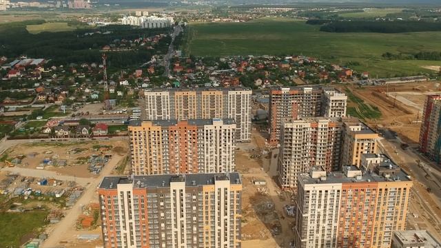 ЖК Пригород Лесное. Строительство. Май 2019. Видео с высоты. смотреть онлайн