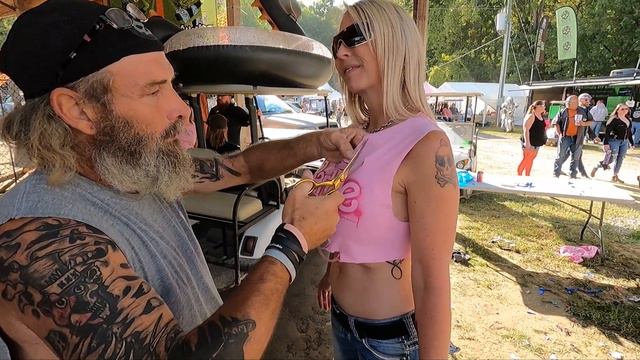 Wild Man Willie T-Shirt Cutting at Hogrock смотреть онлайн