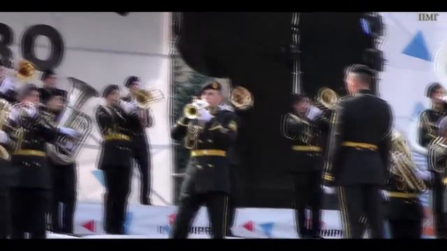 День города. Выступает военно-духовой оркестр.Муз композиция Шаланды полные кефалей Днипро 14.9.201 смотреть онлайн