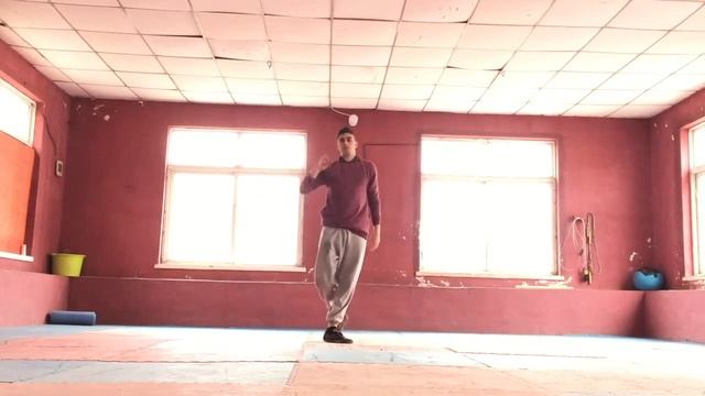 Fear of Falling - How to Get Over Fear of Falling in a Handstand смотреть онлайн