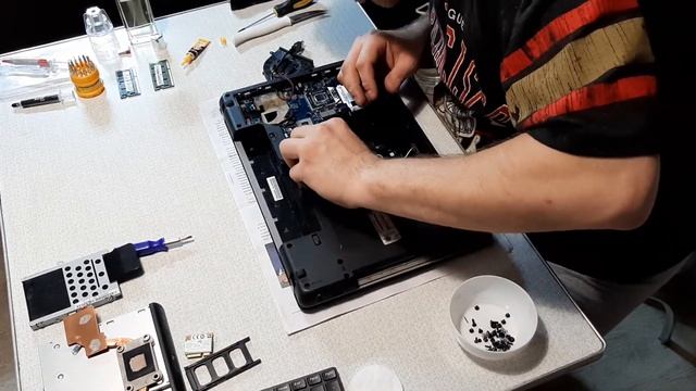 Новая материнская плата на старый ноутбук. смотреть онлайн