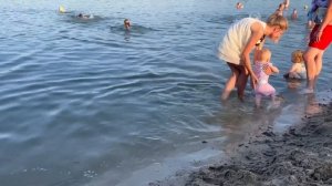 Николь и Доминика ПЕРВЫЙ РАЗ КУПАЮТЬСЯ на ОЗЕРЕ. Крейзи лайф