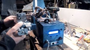 Настольная точечная контактная сварка с интересными приспособлениями.