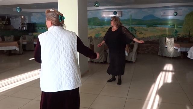 "Мимо этой вишни, мимо этой хаты..." - Добры молодцы смотреть онлайн