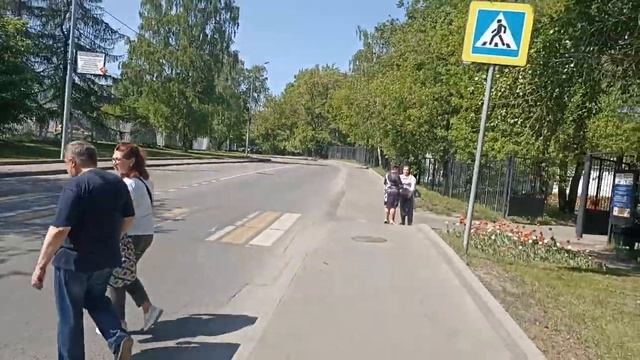 Прогулка ул. Докукина, парк возле метро Ботанический сад, Москва, 17 мая 2023 г.