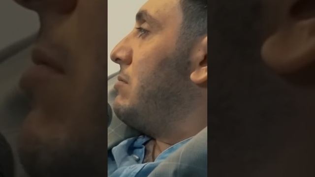 Он компьютер курит