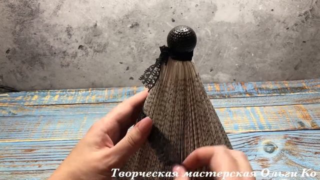 Не выбрасывайте старые книги, из них можно сделать потрясающий новогодний декор. смотреть онлайн