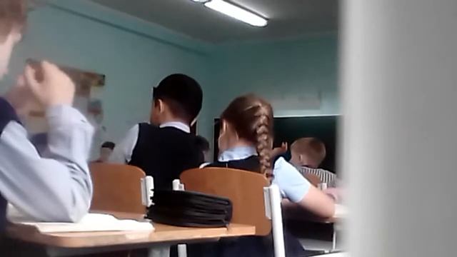 Скрытая камера на уроке литературного чтения.