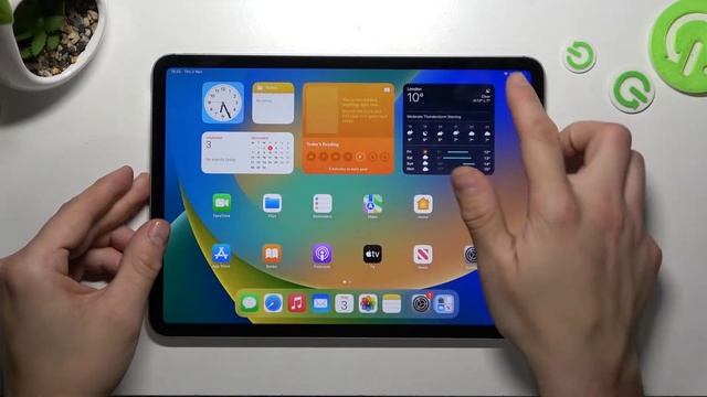 How to Turn Off the Flashlight on the iPad Pro 11'' 2022 - Disable the Torch смотреть онлайн