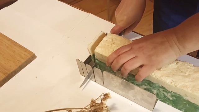 Мыло ручной работы| Как это сделано| Нарезка мыла с нуля смотреть онлайн