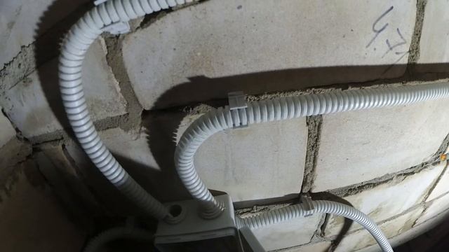 Как сделать освещение в гараже. Строю гараж серия №14 смотреть онлайн