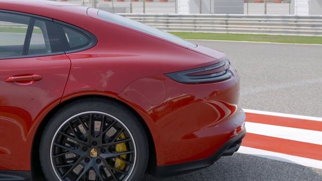 Porsche Panamera GTS Exterior Design in Carmine Red смотреть онлайн