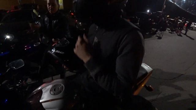 ПОДКАТИЛ к девушке на МОТО | Ночные покатушки на спортбайке смотреть онлайн