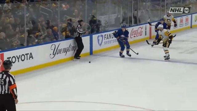 Евгений Малкин (13) 🏒 забивает в третьей игре подряд | 23 мар 2022 смотреть онлайн