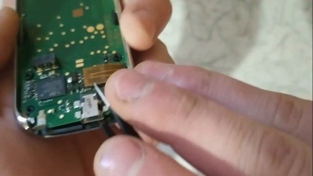 Что там внутри? - Разбираем Gigaset SL 400 Трубка от Bluetooth® стационарного телефона смотреть онлайн