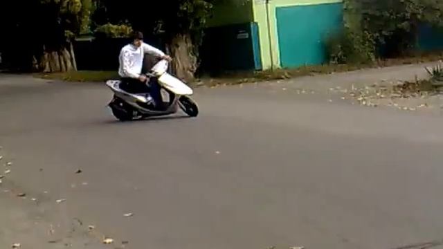 Дрифт мопеде HONDA AF35 DIO ZX смотреть онлайн