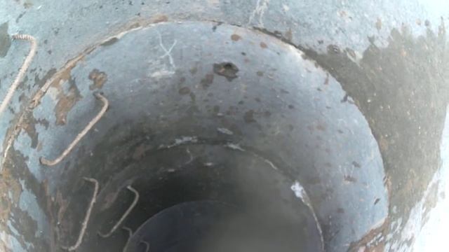 Закончили копку колодца.Про усадку колодца и замазке швов.Глиняной гидрозамок. смотреть онлайн