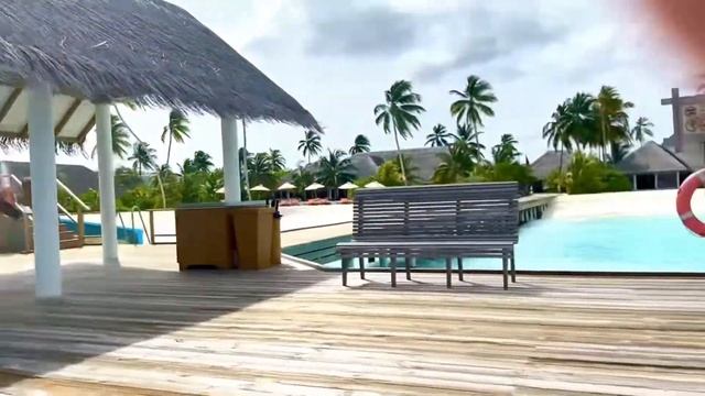 Прибытие на Sun Siyam iru veli ( после гидросамолёта, 8 минут на катере) смотреть онлайн