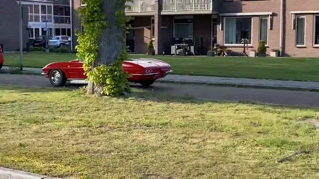 1964 - Chevrolet Corvette C2 Sting Ray Convertible смотреть онлайн