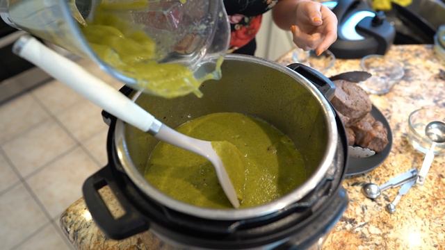 HOW TO MAKE THE BEST CHILE VERDE IN AN INSTANT POT | Chile Verde Nachos смотреть онлайн