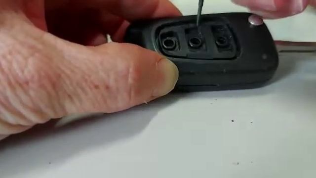 Sostituzione batteria e pulsanti chiave - telecomando Kia Rio смотреть онлайн