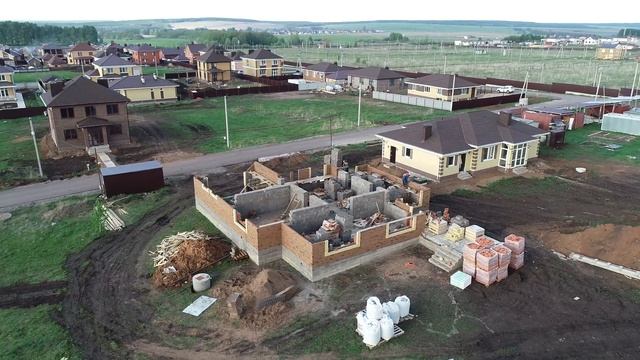Середина первого этажа коттеджа. Квадрокоптер облет смотреть онлайн