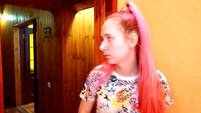 ТОП лучших ПРАНКОВ. Младшая сестра целый день пранкует старшую сестру. смотреть онлайн