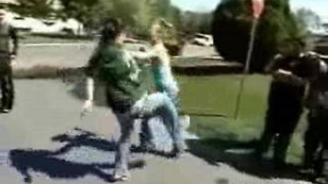 Драка девчонок      