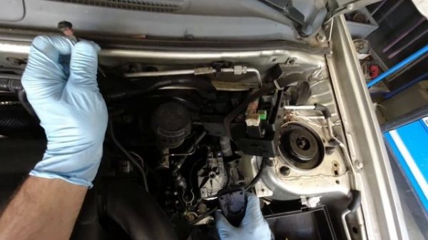 Volvo V40 S40 1,9D Kraftstofffilter erneuern/ Renew fuel filter