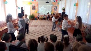Начало утренника, посвященного "Дню Победы"(танец "Рио Рита")