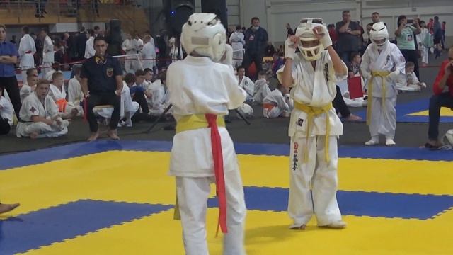 Мамоян Само 3 бой . Первенство города Барнаул по карате киокусинкай смотреть онлайн