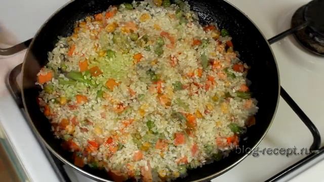 Максимально просто и быстро. Рис с замороженными овощами на сковороде смотреть онлайн