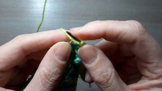 Урок вязания узора спицами. Как связать красивый двухцветный узор смотреть онлайн