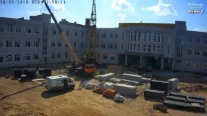 Демонтаж башенного крана КБ-403Б на строительстве школы