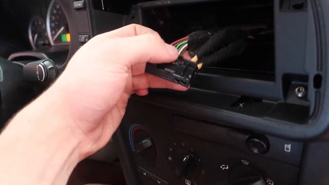 Saab 9-3 Quick Fix - 2003-2006 Radio Removal and Replacement смотреть онлайн