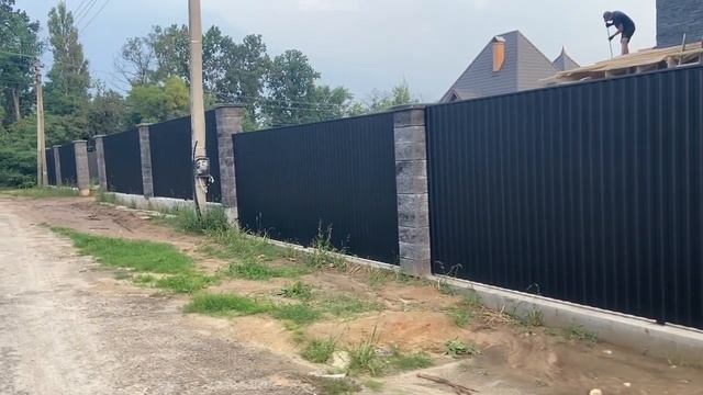 Забор из профнастила с двух сторон и заборных блоков Золотой Мандарин смотреть онлайн