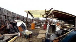 Строю самый дешёвый гараж-мастерскую с навесом.