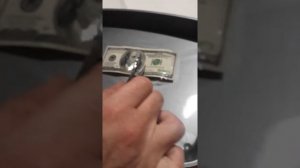 Пятна  на долларах как убрать