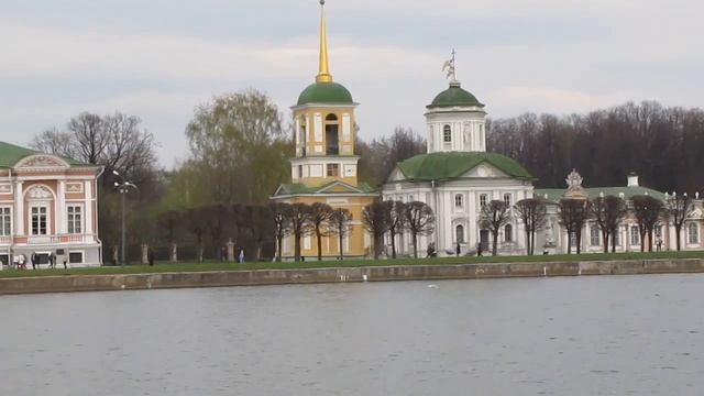 Усадьба Кусково (весенний вид через пруд) смотреть онлайн